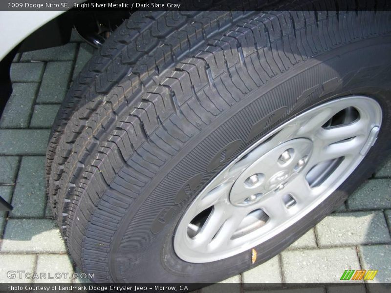 Bright Silver Metallic / Dark Slate Gray 2009 Dodge Nitro SE