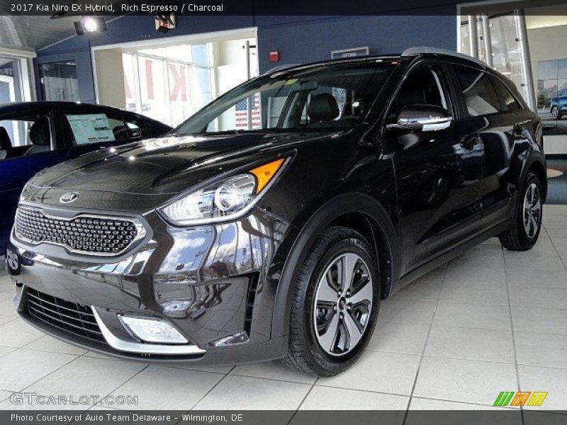 Front 3/4 View of 2017 Niro EX Hybrid