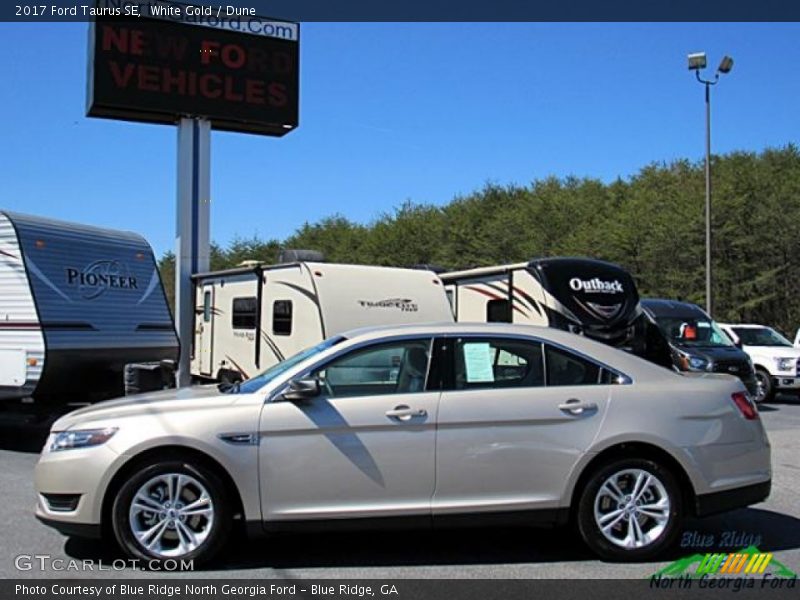 White Gold / Dune 2017 Ford Taurus SE