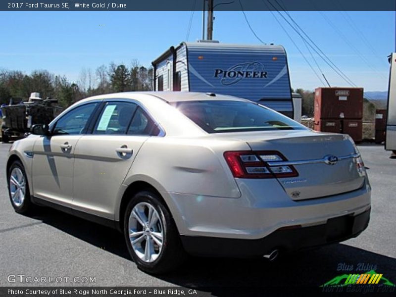 White Gold / Dune 2017 Ford Taurus SE