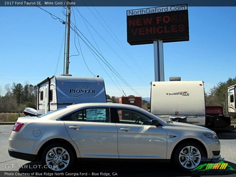 White Gold / Dune 2017 Ford Taurus SE