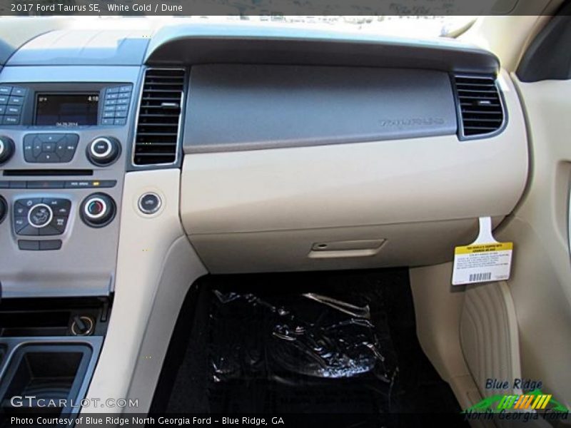White Gold / Dune 2017 Ford Taurus SE
