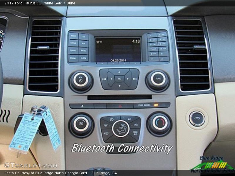 White Gold / Dune 2017 Ford Taurus SE