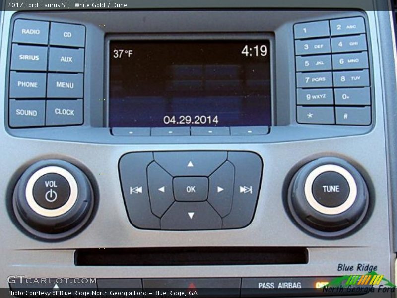 White Gold / Dune 2017 Ford Taurus SE