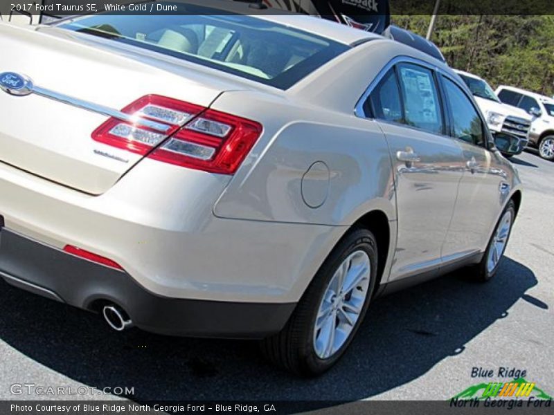 White Gold / Dune 2017 Ford Taurus SE