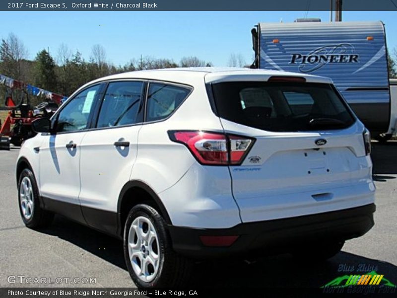 Oxford White / Charcoal Black 2017 Ford Escape S