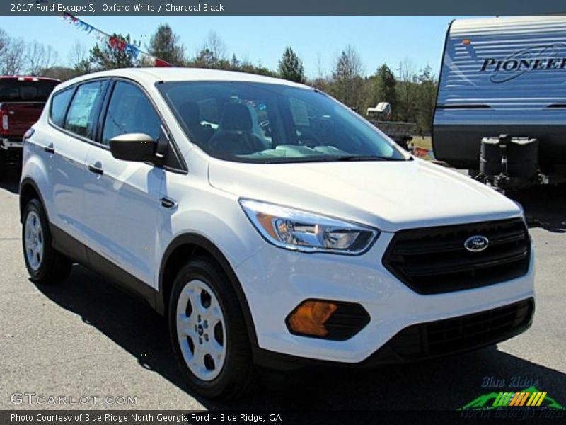 Oxford White / Charcoal Black 2017 Ford Escape S