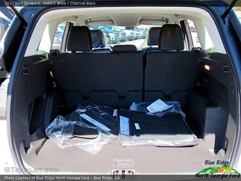 Oxford White / Charcoal Black 2017 Ford Escape S