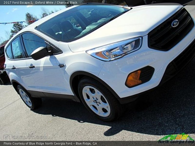 Oxford White / Charcoal Black 2017 Ford Escape S