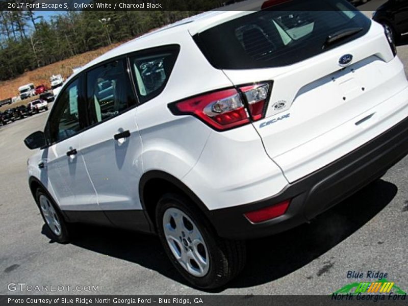 Oxford White / Charcoal Black 2017 Ford Escape S
