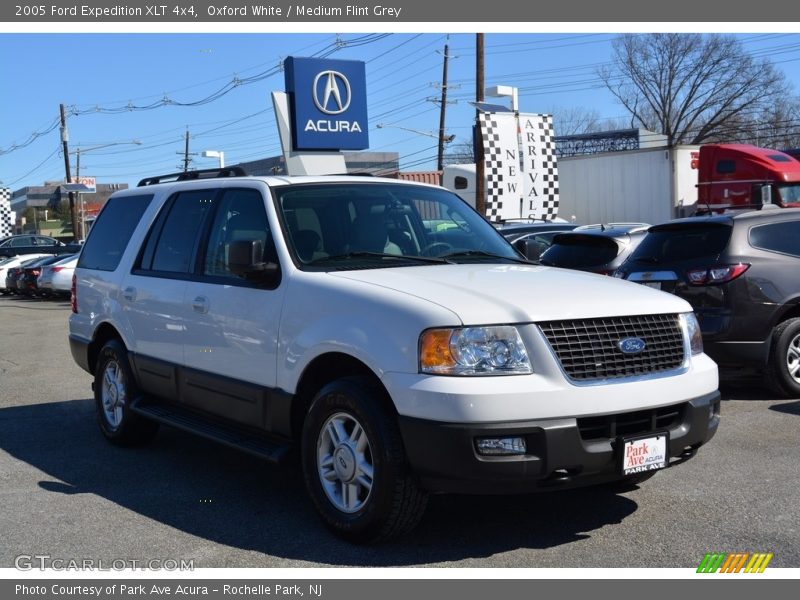 Oxford White / Medium Flint Grey 2005 Ford Expedition XLT 4x4
