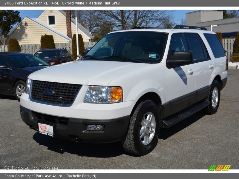 Oxford White / Medium Flint Grey 2005 Ford Expedition XLT 4x4