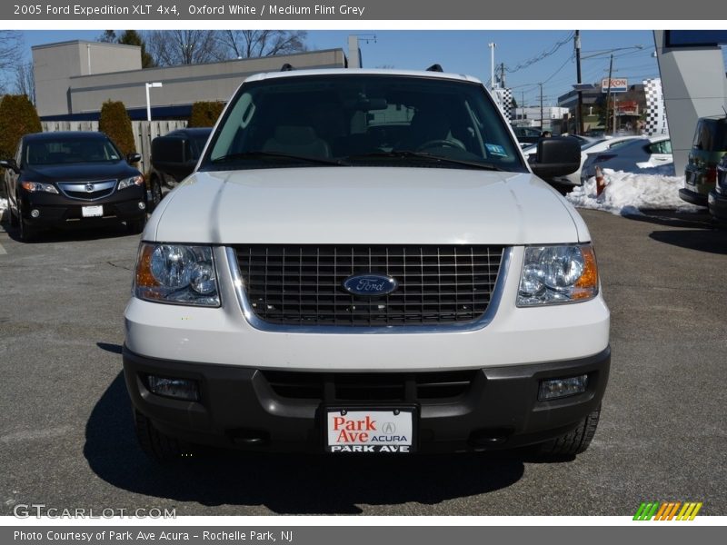 Oxford White / Medium Flint Grey 2005 Ford Expedition XLT 4x4