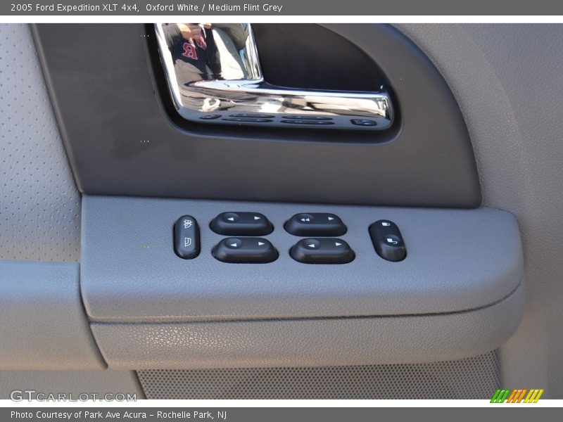 Oxford White / Medium Flint Grey 2005 Ford Expedition XLT 4x4