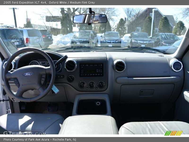 Oxford White / Medium Flint Grey 2005 Ford Expedition XLT 4x4