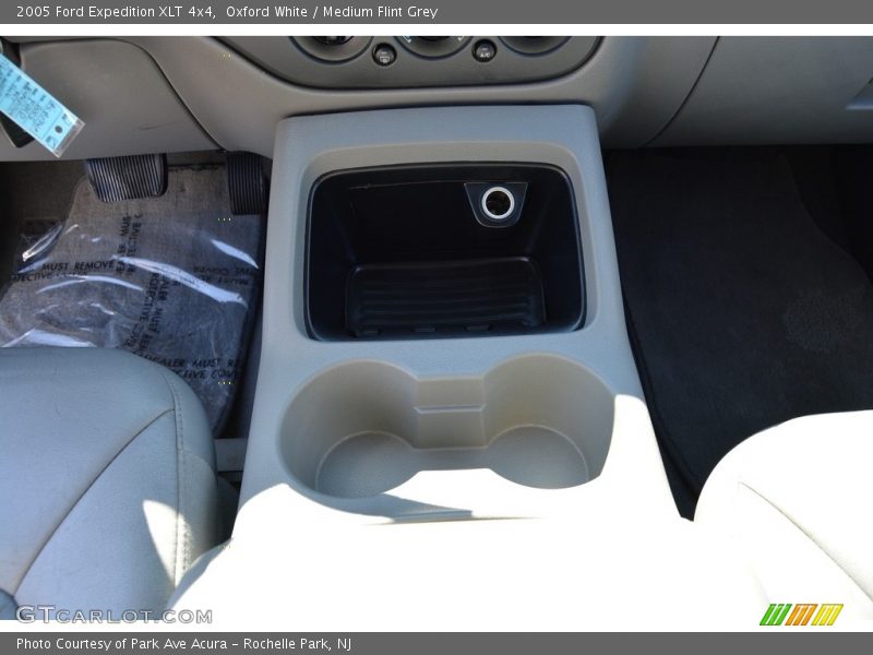 Oxford White / Medium Flint Grey 2005 Ford Expedition XLT 4x4