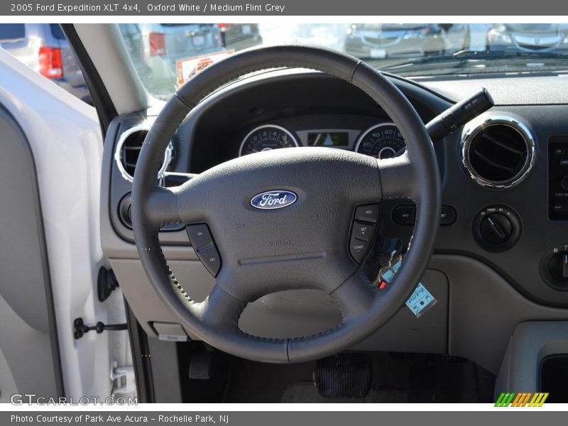 Oxford White / Medium Flint Grey 2005 Ford Expedition XLT 4x4