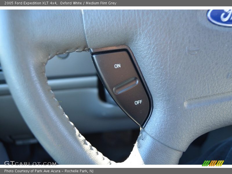 Oxford White / Medium Flint Grey 2005 Ford Expedition XLT 4x4