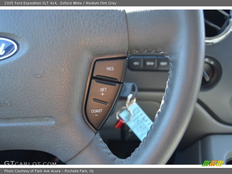 Oxford White / Medium Flint Grey 2005 Ford Expedition XLT 4x4