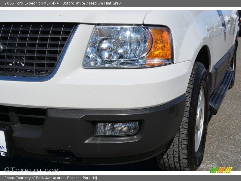 Oxford White / Medium Flint Grey 2005 Ford Expedition XLT 4x4