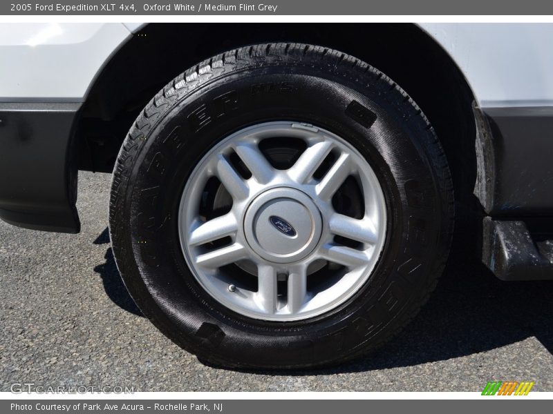 Oxford White / Medium Flint Grey 2005 Ford Expedition XLT 4x4