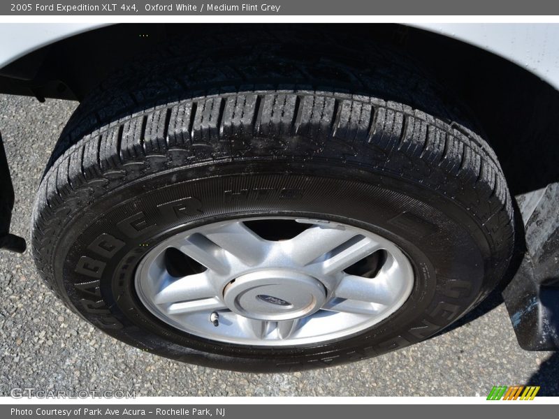 Oxford White / Medium Flint Grey 2005 Ford Expedition XLT 4x4
