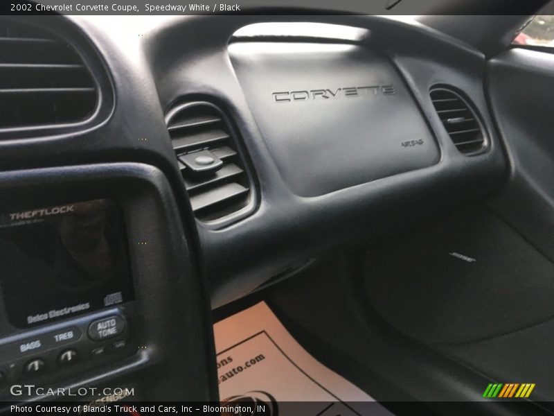Speedway White / Black 2002 Chevrolet Corvette Coupe