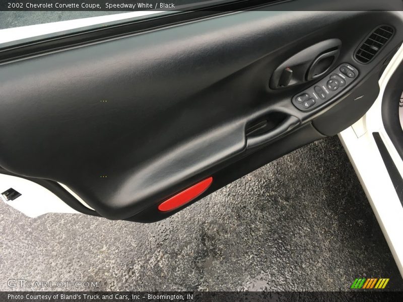 Speedway White / Black 2002 Chevrolet Corvette Coupe
