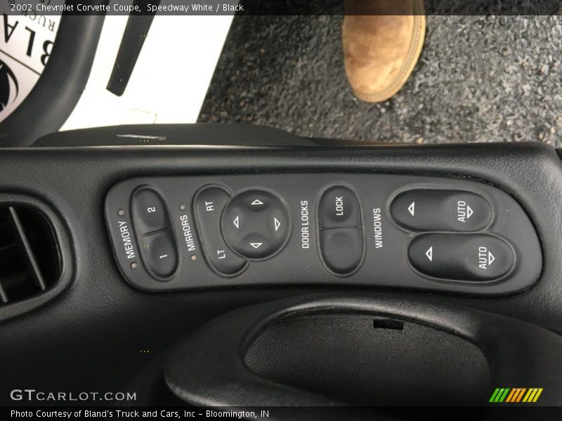 Speedway White / Black 2002 Chevrolet Corvette Coupe