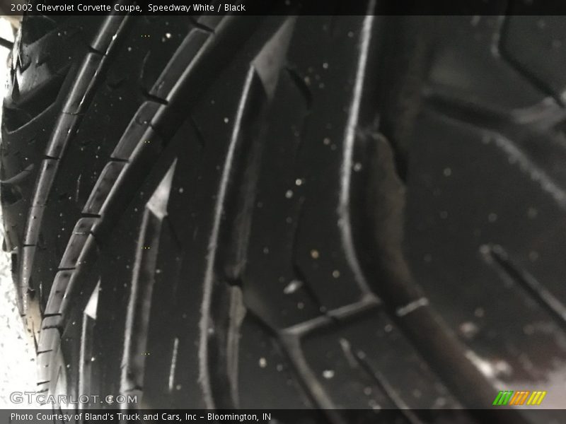 Speedway White / Black 2002 Chevrolet Corvette Coupe