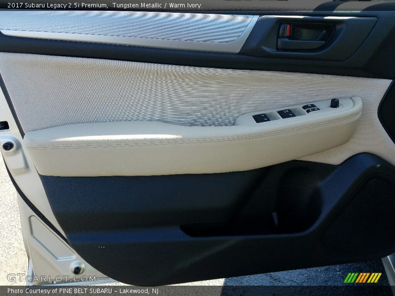 Tungsten Metallic / Warm Ivory 2017 Subaru Legacy 2.5i Premium
