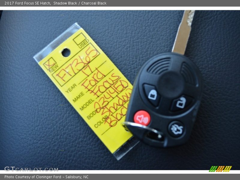 Shadow Black / Charcoal Black 2017 Ford Focus SE Hatch