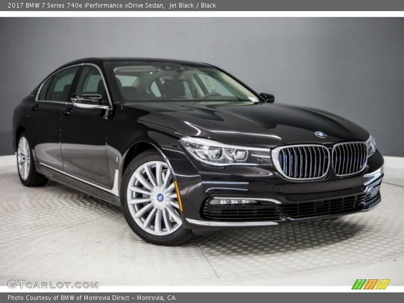 Front 3/4 View of 2017 7 Series 740e iPerformance xDrive Sedan