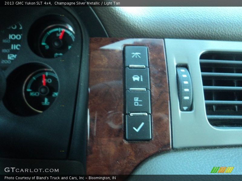 Champagne Silver Metallic / Light Tan 2013 GMC Yukon SLT 4x4