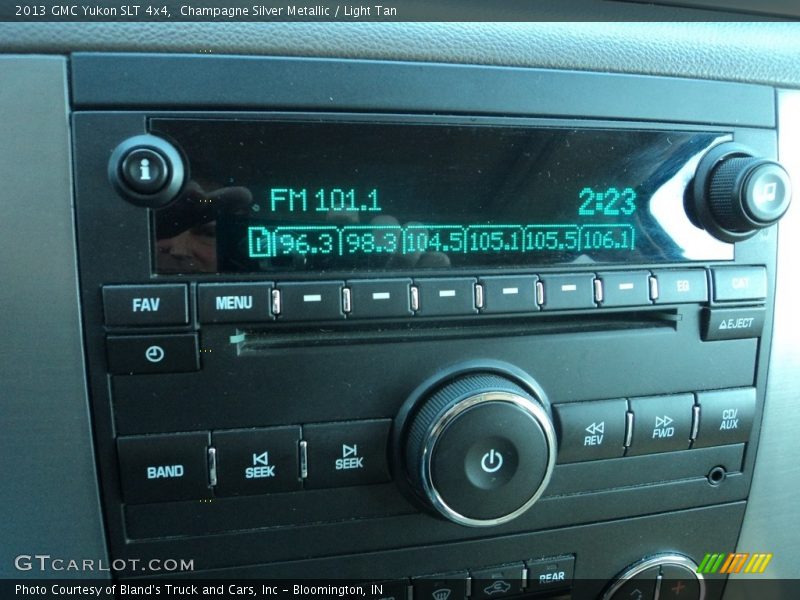 Champagne Silver Metallic / Light Tan 2013 GMC Yukon SLT 4x4