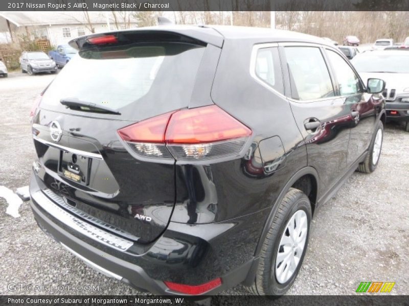 Magnetic Black / Charcoal 2017 Nissan Rogue S AWD