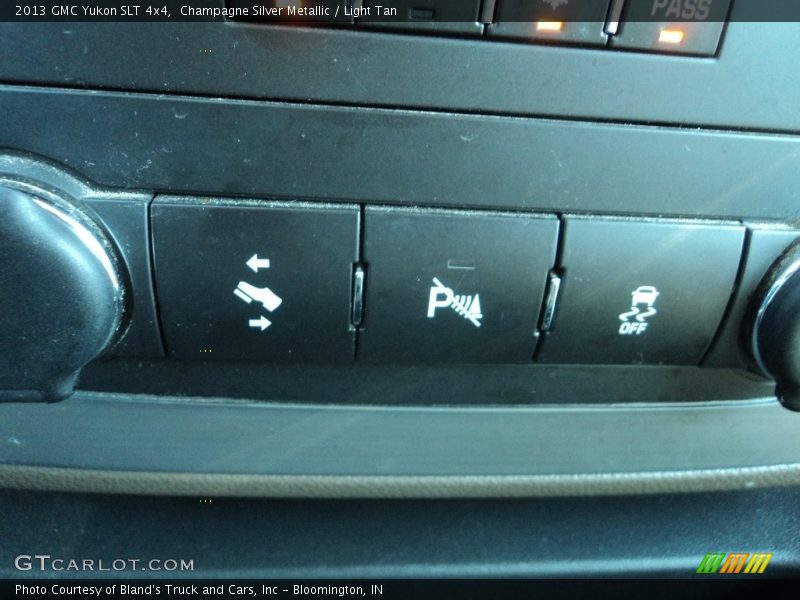 Champagne Silver Metallic / Light Tan 2013 GMC Yukon SLT 4x4