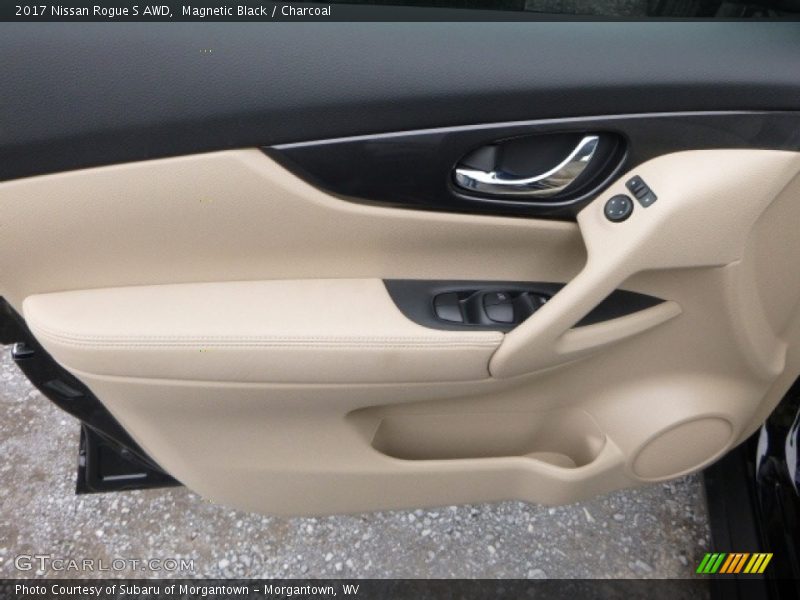 Magnetic Black / Charcoal 2017 Nissan Rogue S AWD