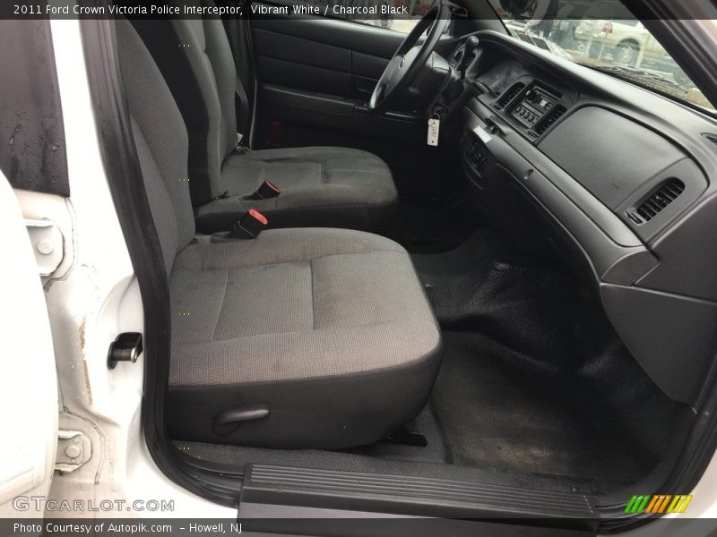 Vibrant White / Charcoal Black 2011 Ford Crown Victoria Police Interceptor