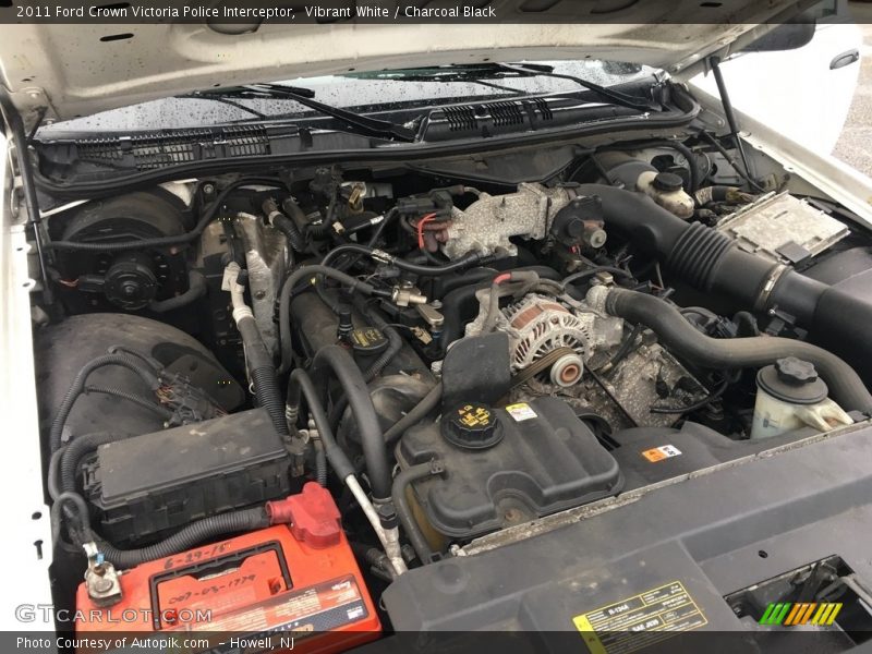 Vibrant White / Charcoal Black 2011 Ford Crown Victoria Police Interceptor