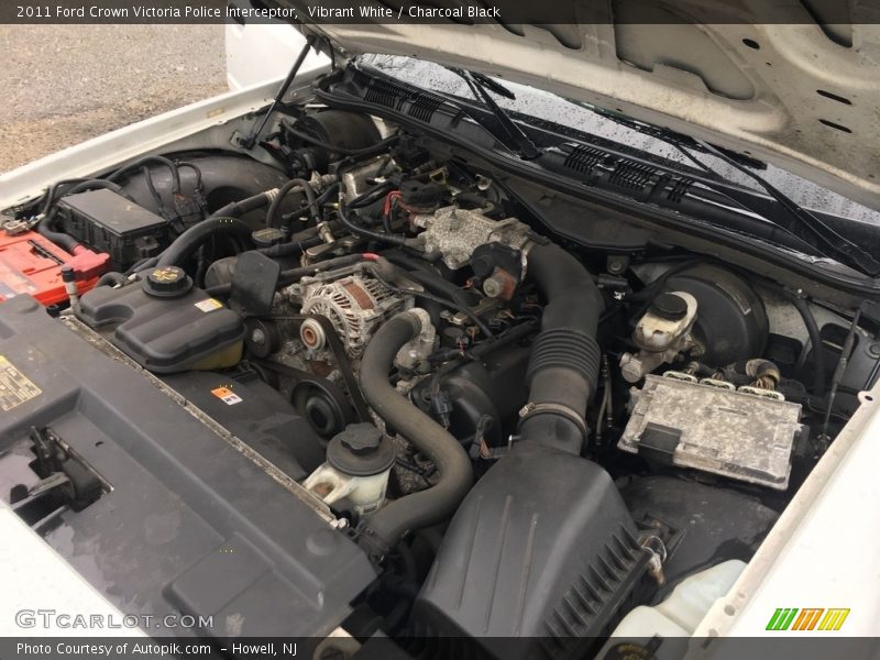 Vibrant White / Charcoal Black 2011 Ford Crown Victoria Police Interceptor