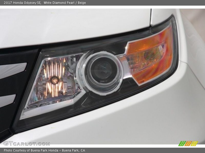 White Diamond Pearl / Beige 2017 Honda Odyssey SE