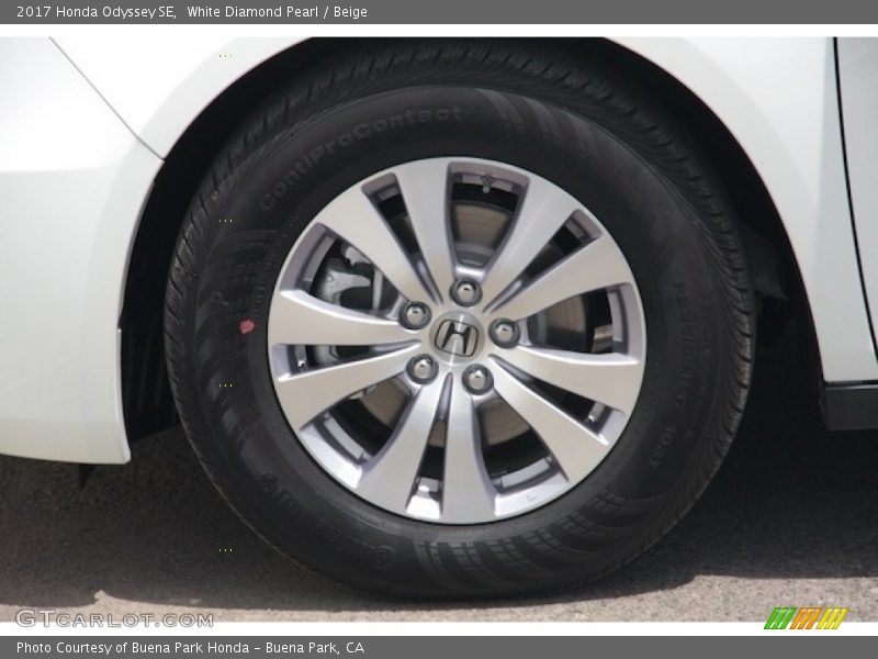 White Diamond Pearl / Beige 2017 Honda Odyssey SE