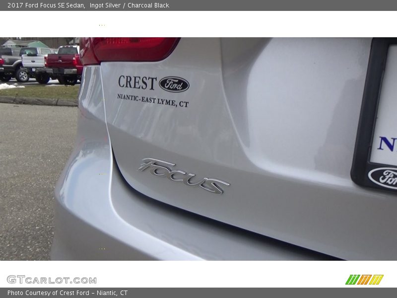 Ingot Silver / Charcoal Black 2017 Ford Focus SE Sedan