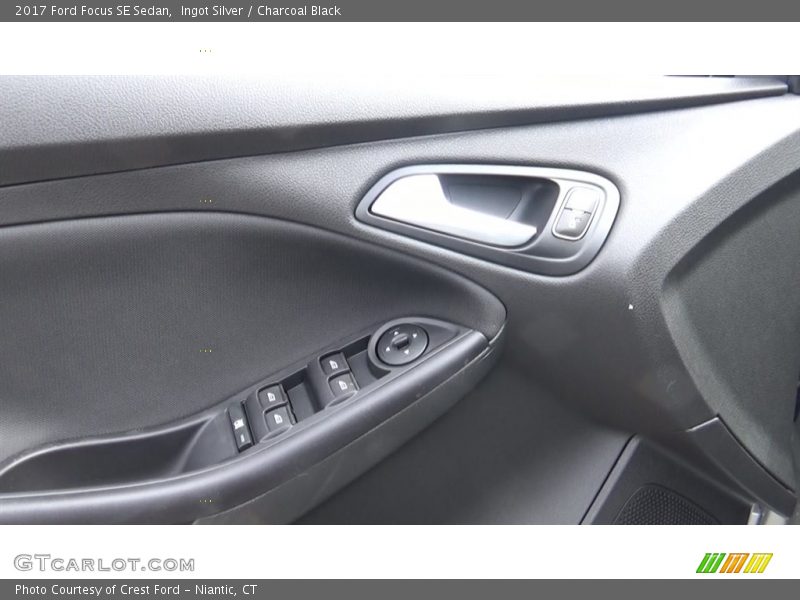 Ingot Silver / Charcoal Black 2017 Ford Focus SE Sedan