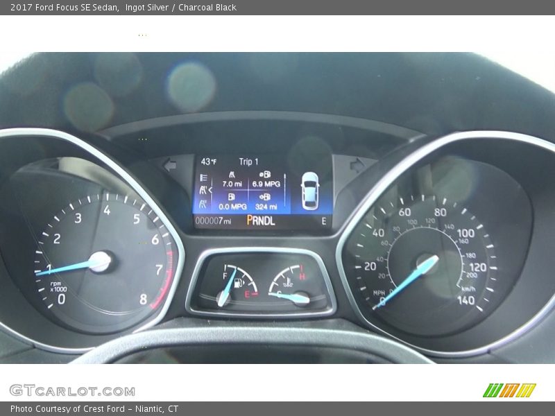 Ingot Silver / Charcoal Black 2017 Ford Focus SE Sedan