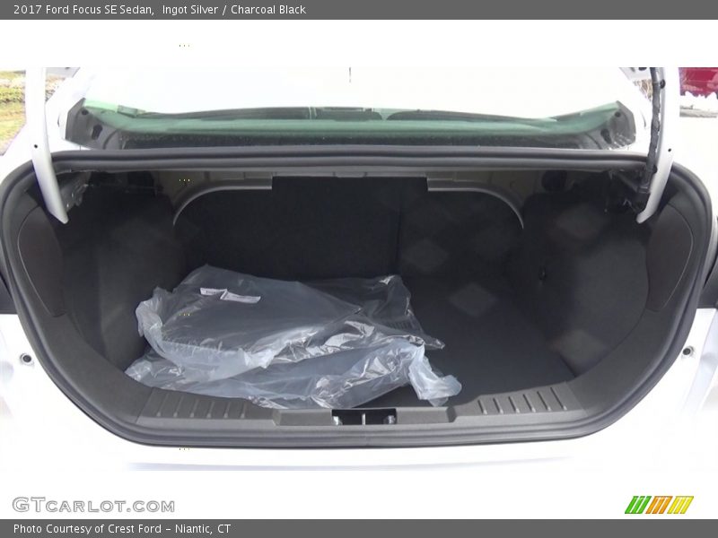 Ingot Silver / Charcoal Black 2017 Ford Focus SE Sedan