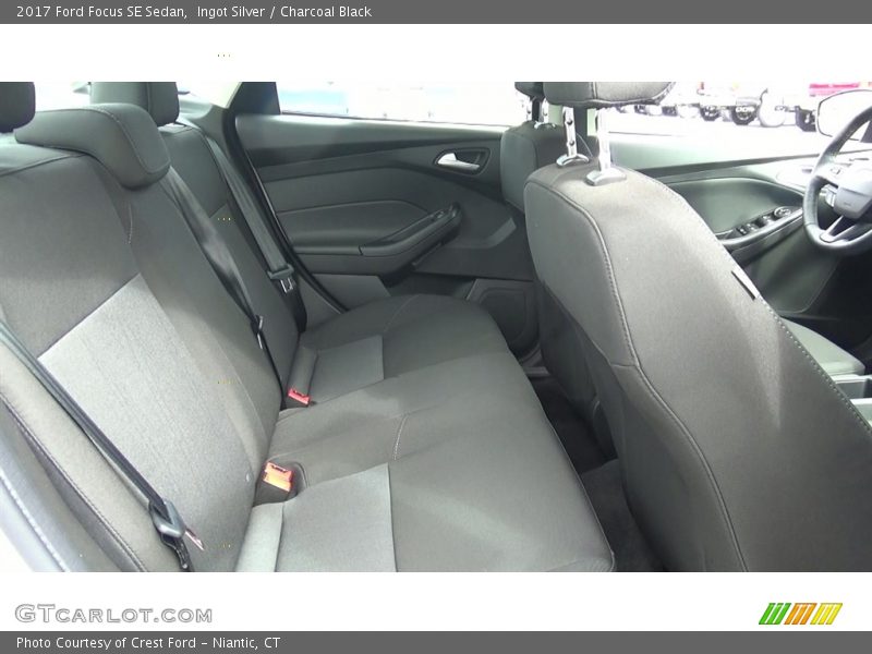 Ingot Silver / Charcoal Black 2017 Ford Focus SE Sedan