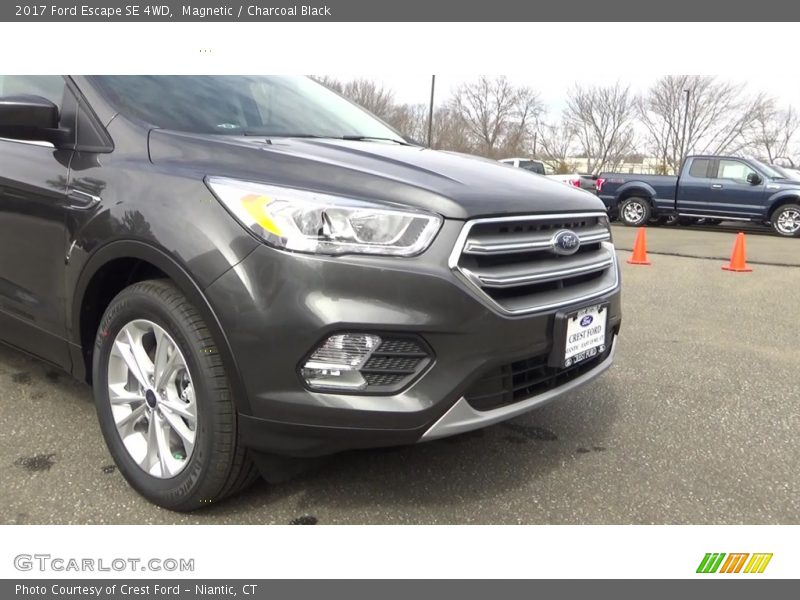 Magnetic / Charcoal Black 2017 Ford Escape SE 4WD