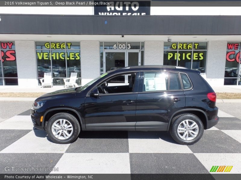 Deep Black Pearl / Beige/Black 2016 Volkswagen Tiguan S
